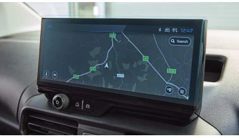 Sticlă de protecție Pixsel monitor PEUGEOT PARTNER - 11.1“ 2024 -
